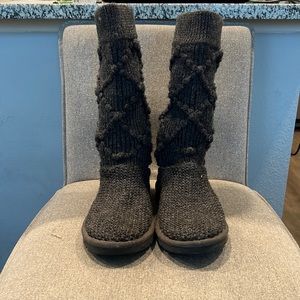 Gray knit Uggs